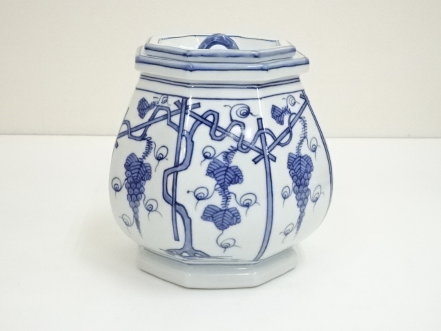 葡萄棚水指　茶道具 楽天市場】水指 祥瑞腰捻 祥瑞二閑人 染付葡萄棚 六角網代櫂文 景徳鎮